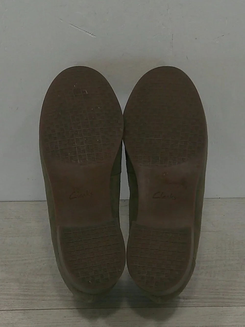 Clarks Collection Classic Dark Olive Trish Rose Suede Penny Loafers Size 8.5